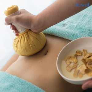 Massage cơ thể thường xuyên với rượu gừng nghệ để mang lại hiệu quả tốt