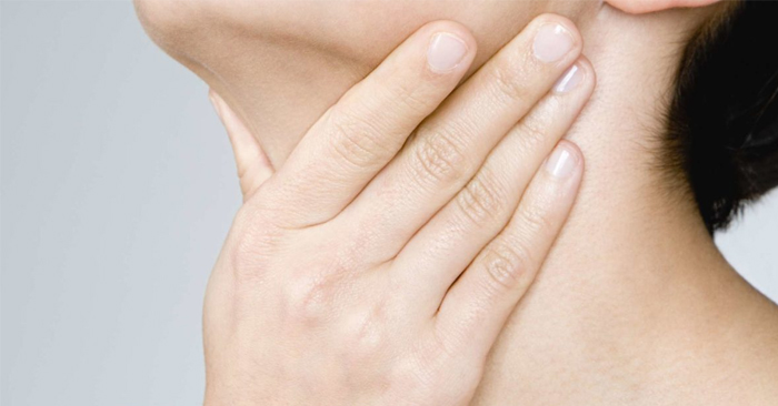 Điều trị khô cổ họng về đêm bằng cách nào?