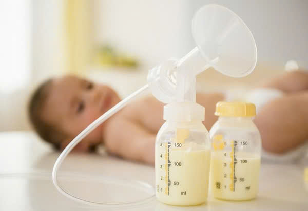 Mẹo giúp mẹ đi làm vẫn duy trì nuôi con bằng sữa mẹ